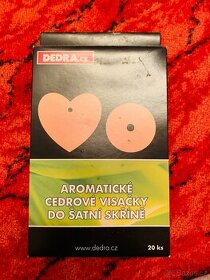 Cedrové visačky do šatní skříně