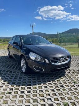 Volvo V60, 1.6 T4 132 Kw Momentum  TOP STAV
