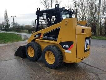 CaterpillaR 216 B třípásový řízený nakladač