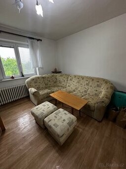 Rohová sedací souprava + 2 taburety + stolek