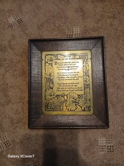 Mosazná tabulka ve dřevěném rámečku - 1