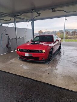 Dodge Challenger 5,7 hemi Shaker