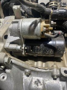 Startér na motor 8HT