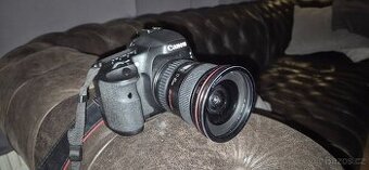 Zrcadlovka Canon EOS 7D + 2x objektiv