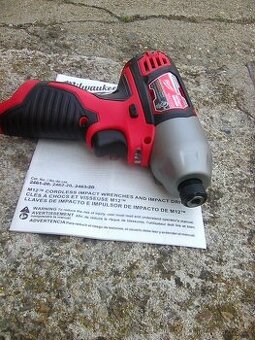 Milwaukee M12 Bid-0 aku razovy utahovak 1/4 HEX 112Nm