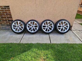 Alu kola Seat 7,5x18 ET51, pneu 225/40 R18 zimní