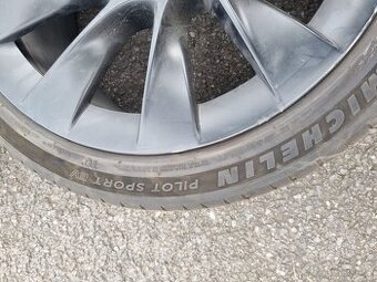 Litá kola 20" Tesla Model Y + Michelin Pilot Sport EV – jen