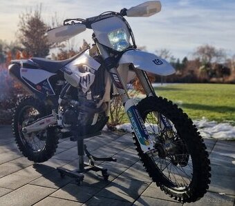 Husqvarna FE 350 – 2016 – velmi pěkný stav a vzhled