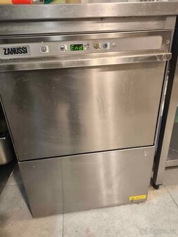 Myčka gastro na sklo Zanussi NUC3DP - 1