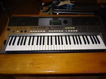 Keyboard Yamaha PSR-E443
