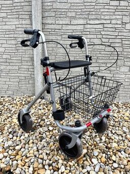 Chodítko pro seniory, invalidní vozík