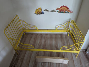 Rostoucí postel MINNEN (Ikea) žlutá