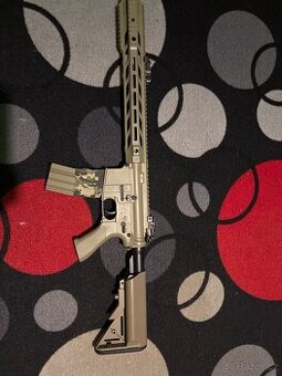 Prodám AEG airsoftovou zbraň M4