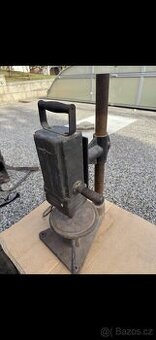 Stará stolní vrtačka