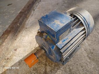 Elektromotor patkovy