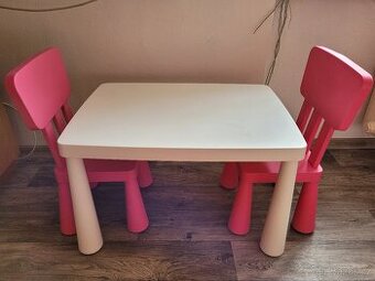Ikea dětský set - stůl a 2 růžové židle