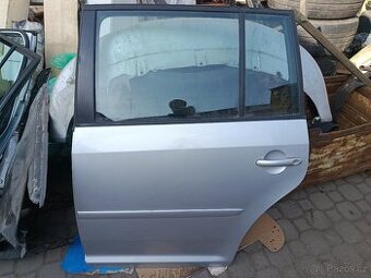 Levé zadní dveře Touran 2