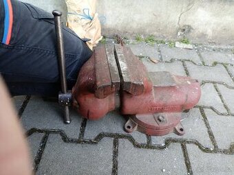 Svěrák 150 mm – masivní litina, dílenský