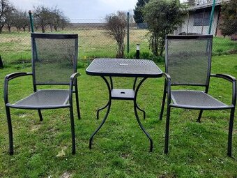 Křesílka stohovatelná+polstry 2 ks+stůl 60x60 cm vše kov-