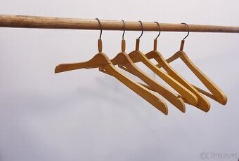 Dřevěná šatní ramínka - různé