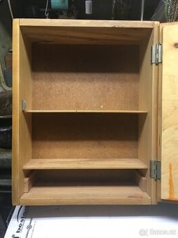 Prodám závěnou lékarničku