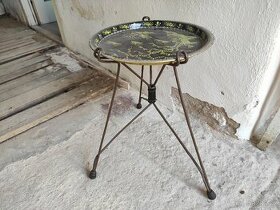 Retro kovový květinový stolek