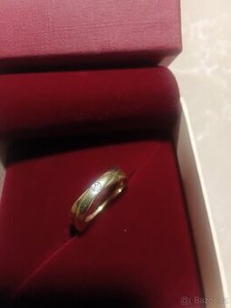 Zlatý prsten s diamantem dámský 50