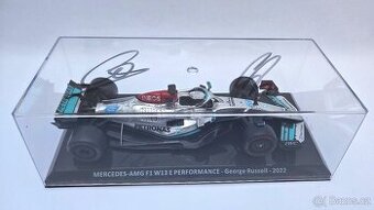 Russell a Hamilton Mercedes AMG F1 model 1:24 autogramy