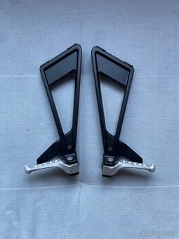 Aprilia RS660 passenger footpegs
