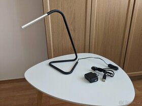 designová LED lampička, flexibilní krk, možnost napájet USB