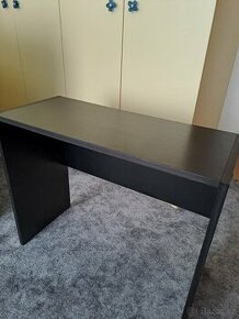 Černý stolek