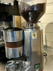 profesionální mlýnek na kavu