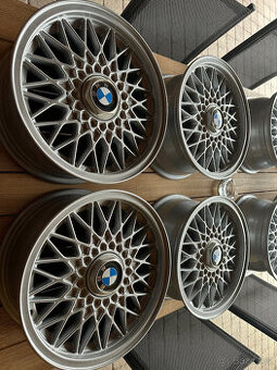 Alu.BMW styl 5 4x100 et 35 velikost ,,15"