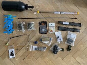 Mix airsoftového příslušenství a náhradních dílů z M4