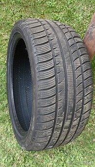 prodám 1 kus zimní pneu Tomket 245/40R18-015