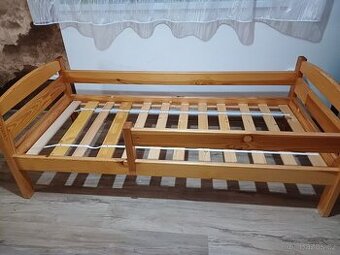 Dětská postel se zábranami MASIV