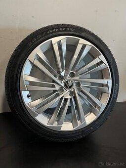 Superb R19 Originální letní sada z nového vozu - 1