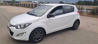 Hyundai i20 1.2 Family Space koupeno v ČR 1 majitel Cebia