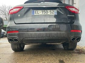 Maserati levante zadni naraznik + koncovky