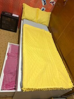Bílá postel i s molitanovou matrací šířka 70cm