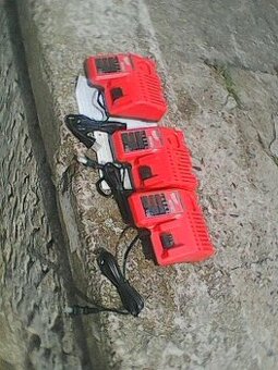 Milwaukee M18 a M12 nabijecka na 120 voltu 1-3 kusy - 1