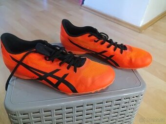 TRETRY STŘEDNÍ TRATĚ ASICS HYPER 42,5EU