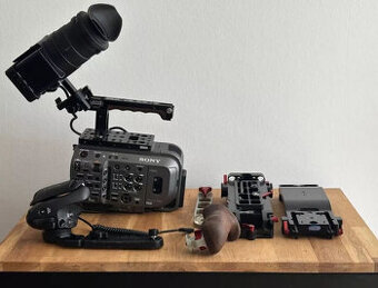 Videokamera Sony FX9, pouze 512 hodin používání. S mnoha pří