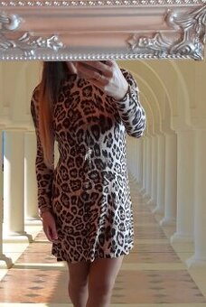 Warehouse leopardí úpletové šaty