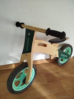 Dětské dřevěné odrážedlo Škoda