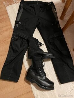 Motorkářské kalhoty a motor. kožené boty