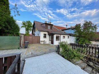 Prodej rodinné domu s chatkou a velkou zahradou - 1