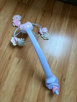 Hrací kolotoč na postýlku