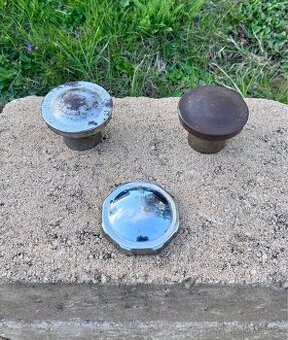 ČZ 125 B T - víčka nádrže