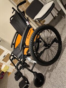 Zánovní invalidní vozík